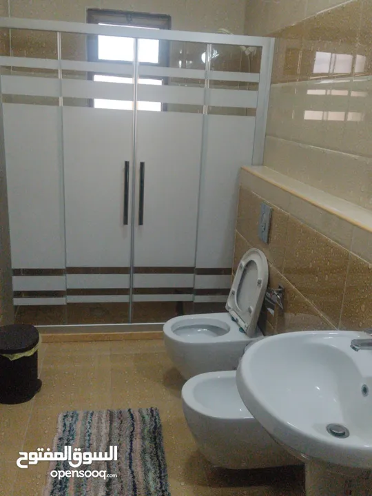 بيت مستقل  4 غرف نوم ماستر روم 4 واجهات حجر بلكونات صالات كراج خزان ماء تدفئه سور حديقه عزل اطلاله ح