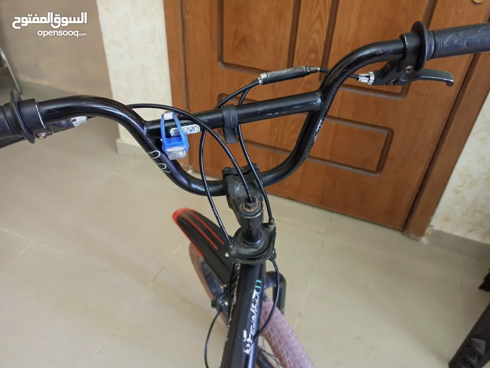 بسكليت BMX بحاله ممتازه و سعر خرافي للبيع او البدل على بسكليت 26