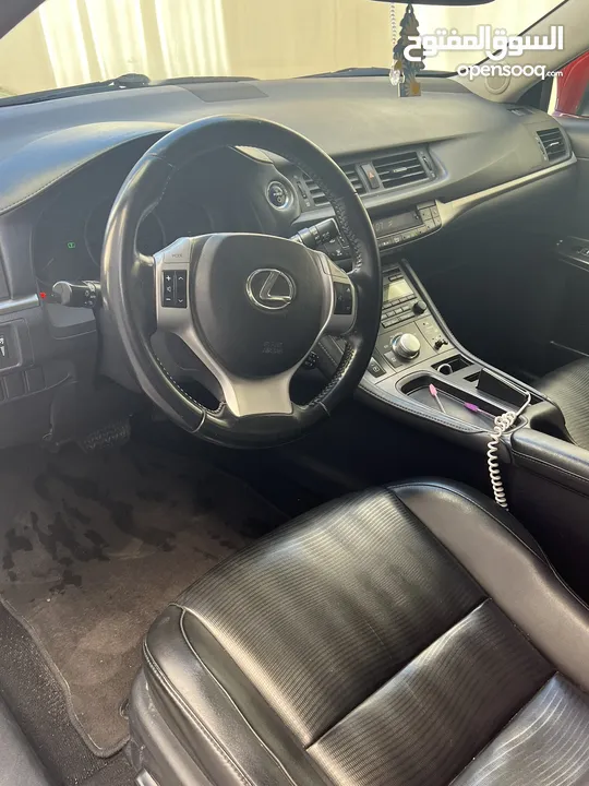 (للتواصل على الرقم).   Lexus ct 2013 for sale