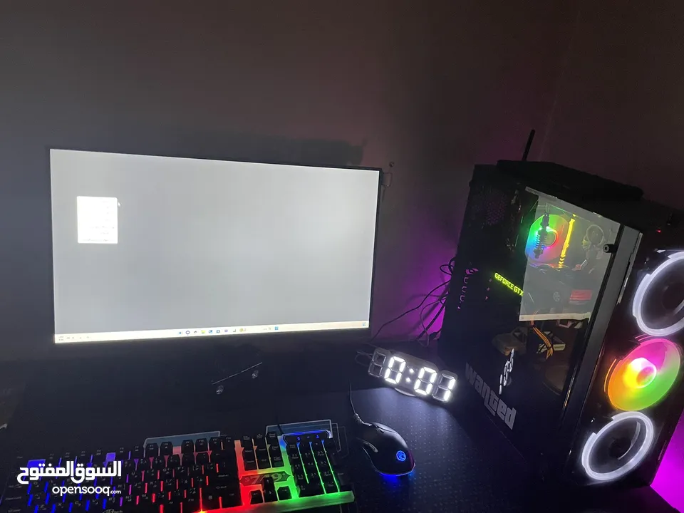 Pc وكالة للبيع مع شاشه وكامل اغراضه