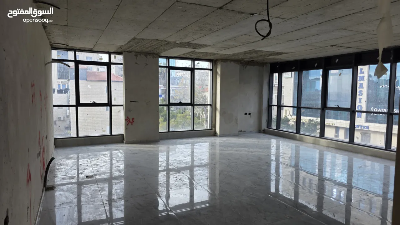 مكتب للإيجار