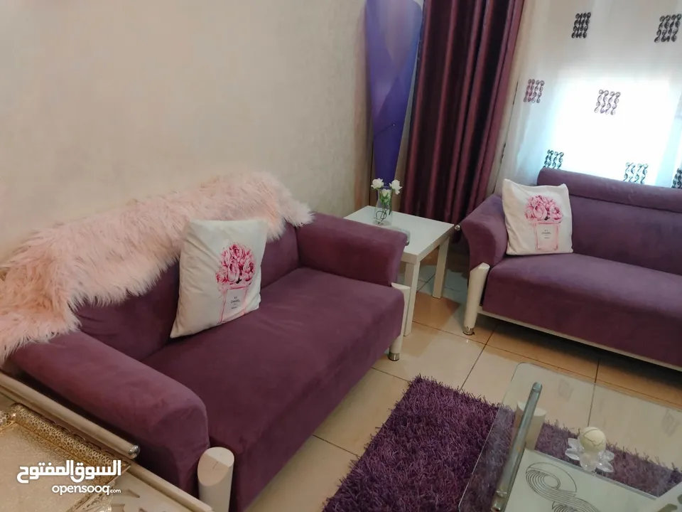 طقم كنب +طاولة سفرة خشب ثمانية مقاعد