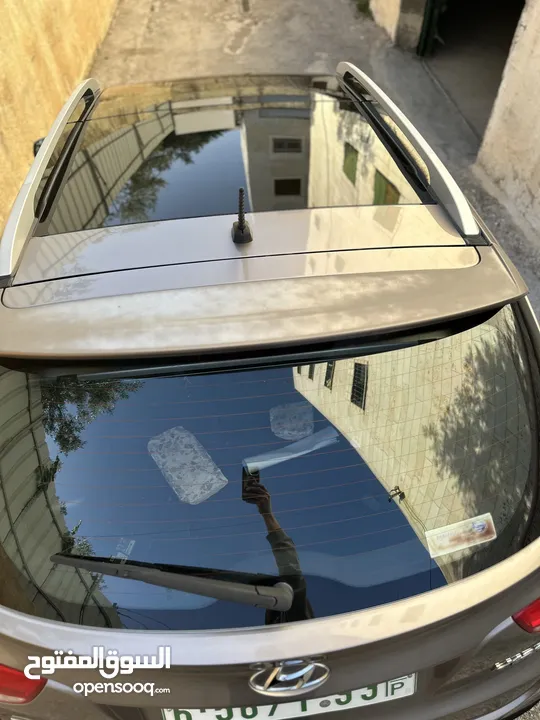 2009 ‏Hyundai توسان LX20 اربع ابواب، اللون فيراني، الكراسي جلد والسيارة 92,000 كيلو فقط وبحالة رائعة