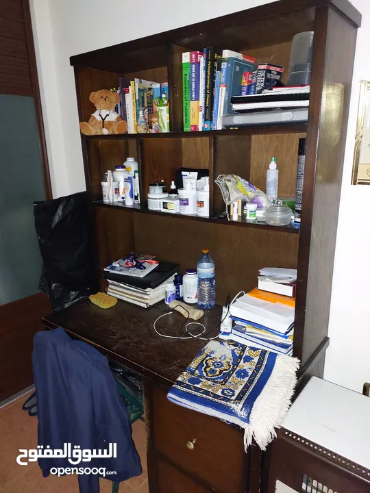 مكتب شباب عدد 2 مع ارف مستعمل للبيع