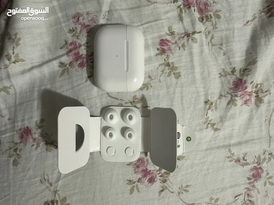 AirPods pro 2 months used  Clean condition