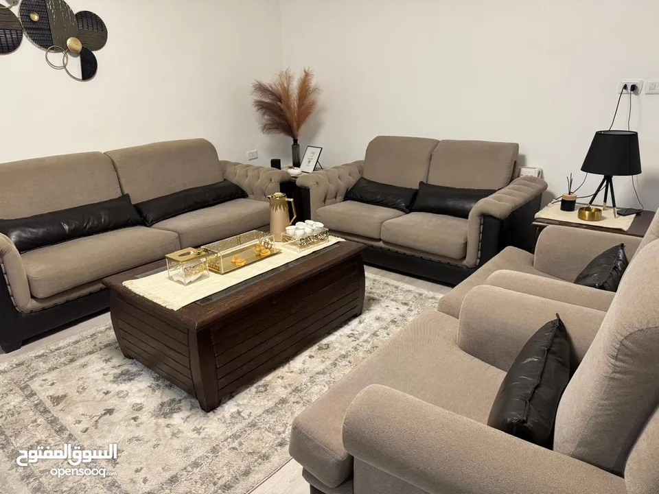 طقم ضيوف مستعمل بحالة ممتازة