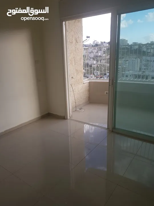 شقه 3 غرف و 3 حمامات و2 بلكون مشطبه سوبر ديلوكس للايجار العيزريه