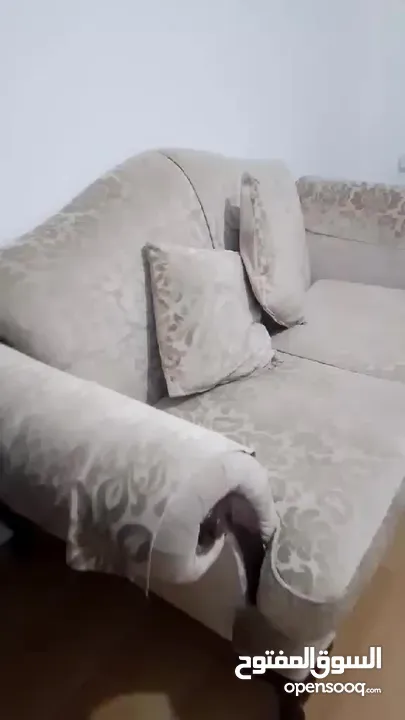 طقم كنب مع هدية طاولات