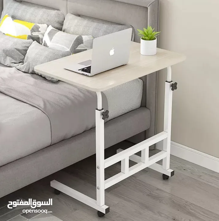 الطاولة الجانبية المتحركة – عملية وأنيقة   تصميم عصري يناسب أي زاوية بالبيت ويضيف لمسة مرتبة.