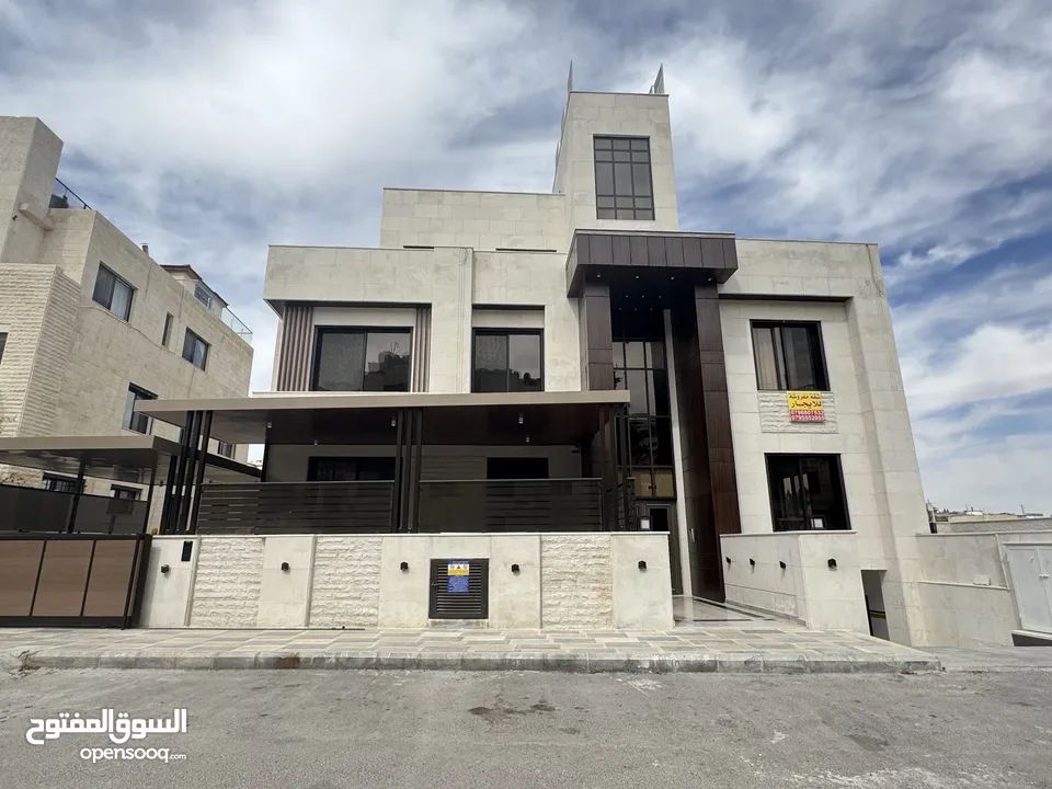 شقة مميزة بإطلالة جميله بمساحة مميزة 148م طابق اول بتشطيبات فخمه