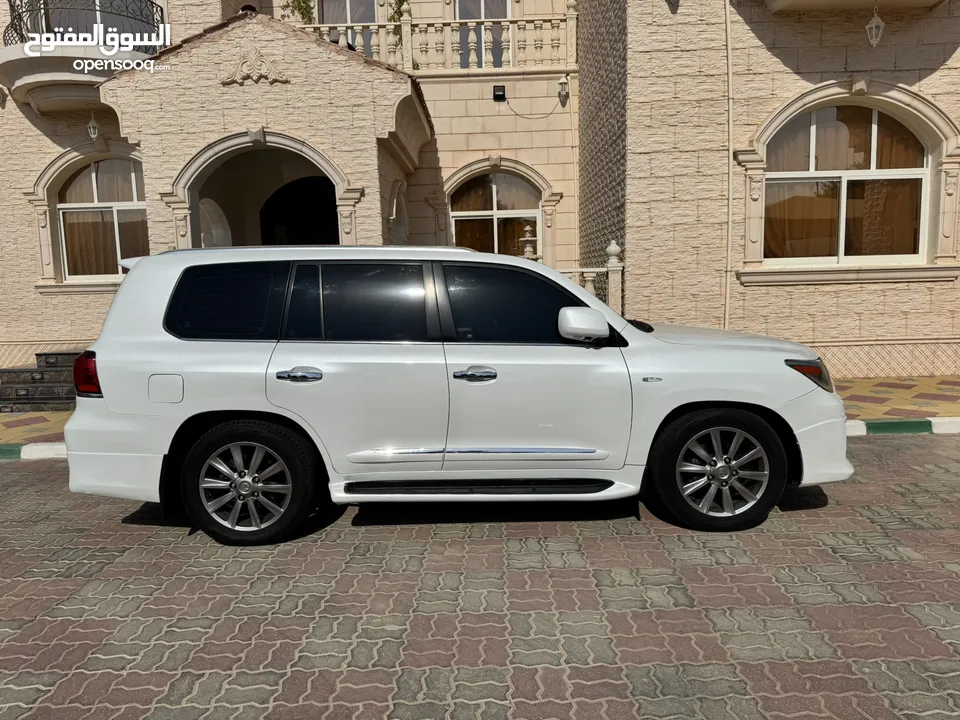 استيشن لكزس LX570 موديل 2011