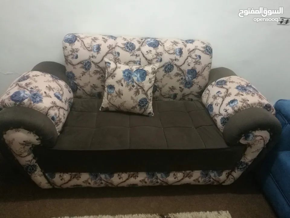 كورنر تفصيل للبيع ،، وضعه ممتاز ولا يوجد فيه أي عيوب