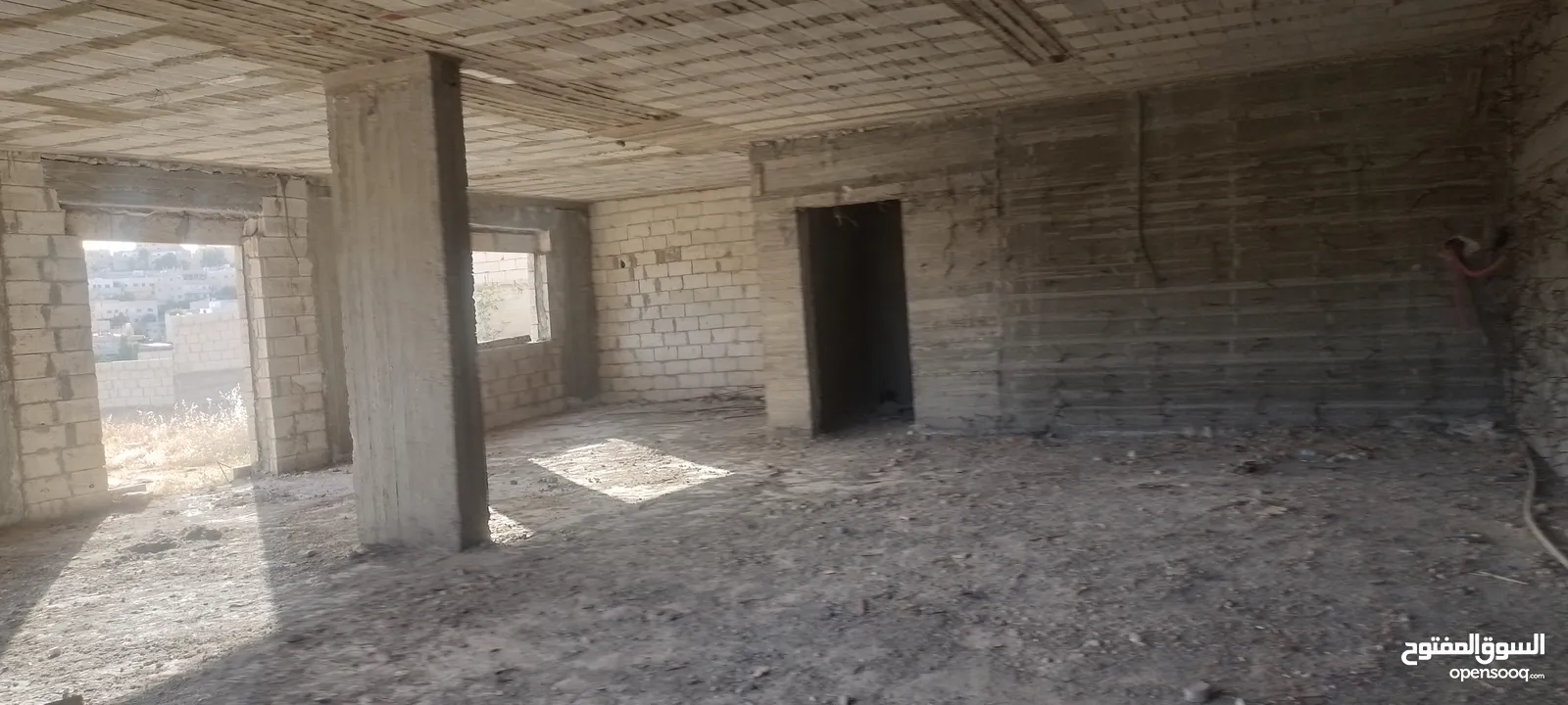 عماره سكنيه في صالحية العابد مكونه من أربع طوابق  وكراج وبئر ماء 60 متر وكوشان مستقل جميع الخدمات