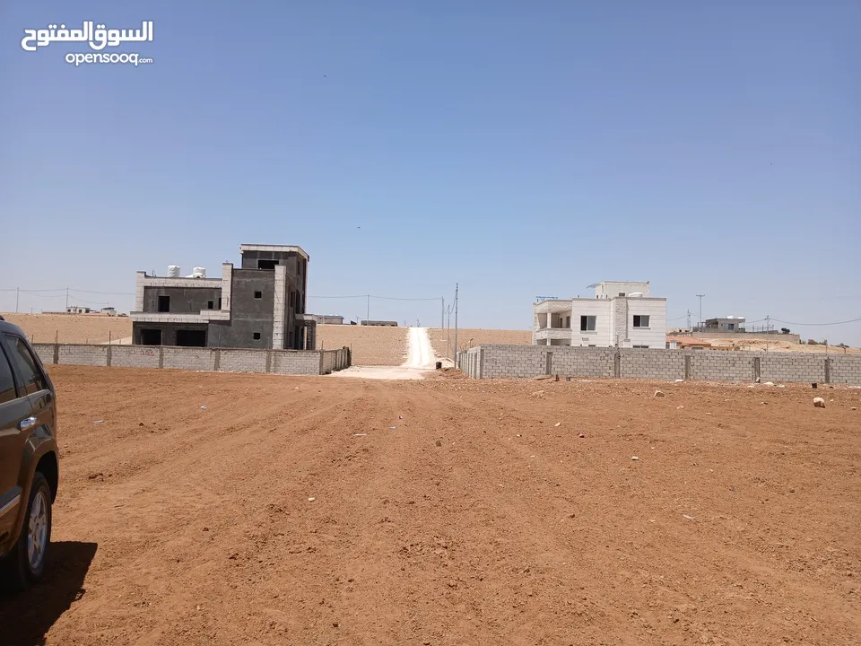 أرض للبيع في القسطل قرب شارع المطار