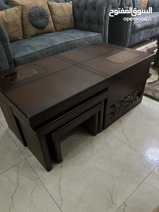 طاولة غرفة جلوس