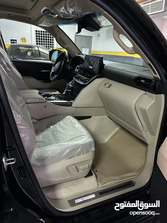 لاند كروز GXR 2024 TWIN TERBO كويت جديد زيرو فل اضافات اصلي 100% شاشات خلفيه خمس كاميرات للجادين فقط