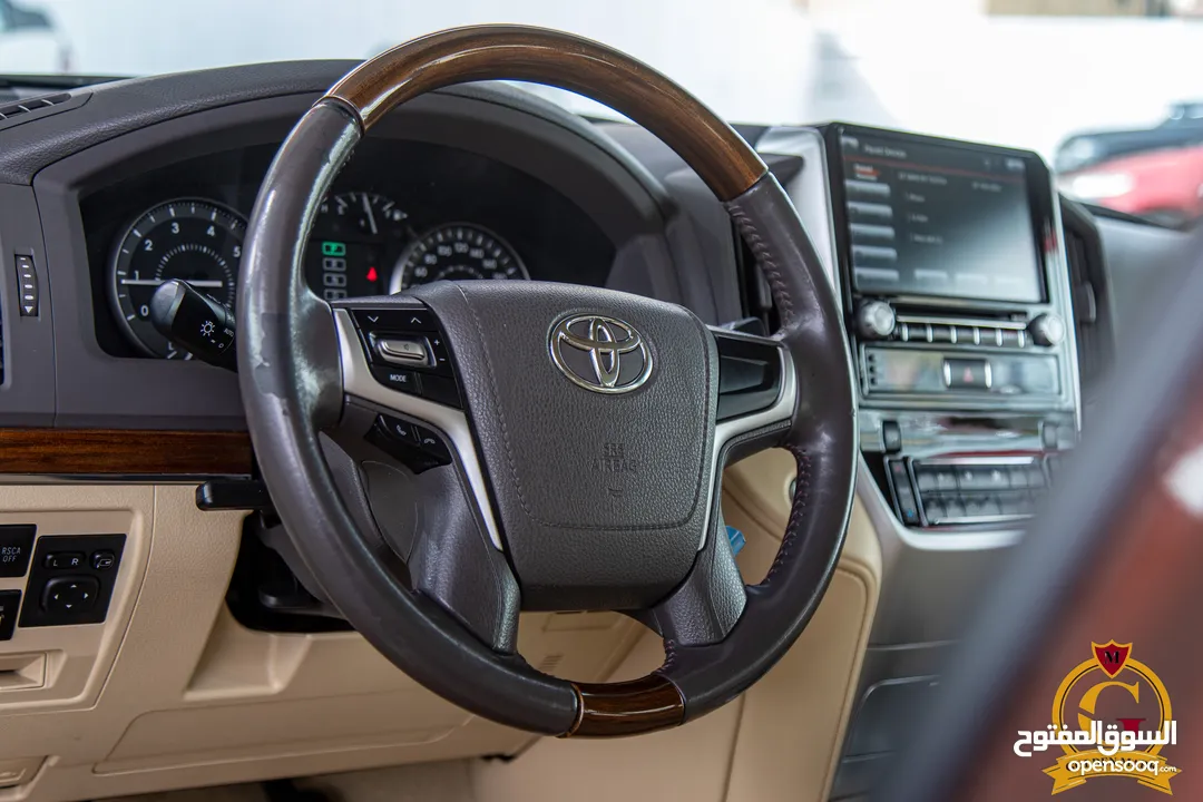 Toyota Land Cruiser 2017 Gx-r V8  السيارة بحالة الوكالة و قطعت مسافة 80,000 كم