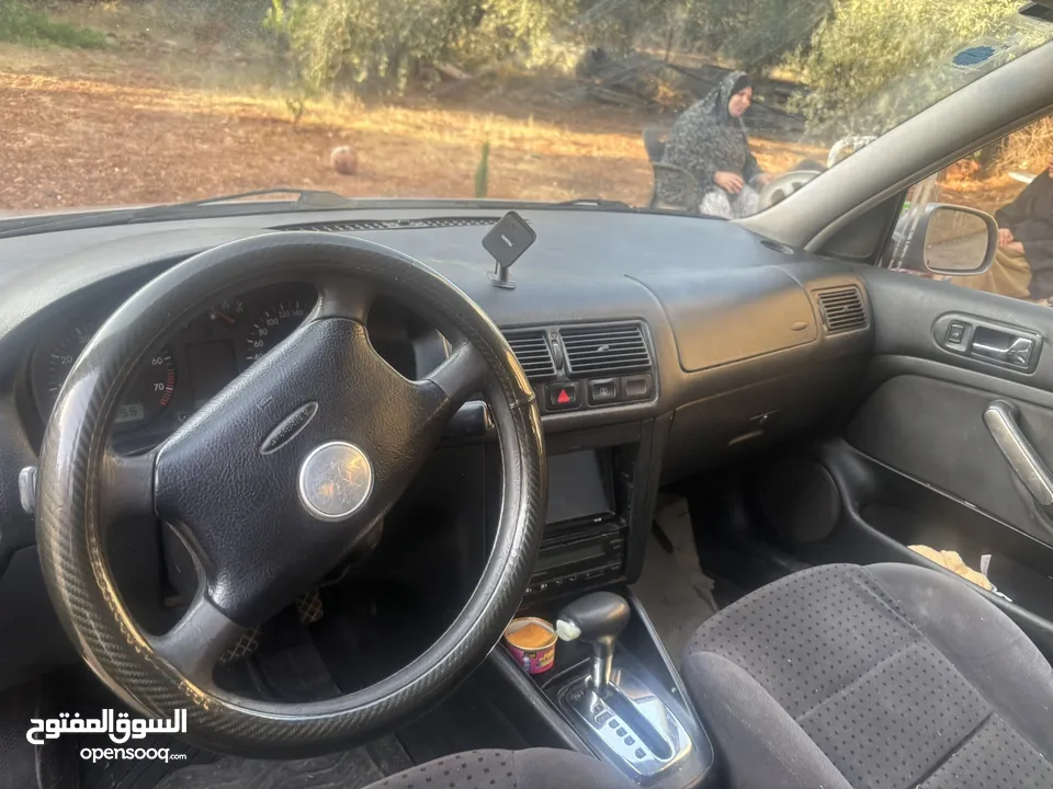 جولف موديل 2002 للبيع السيارة الف موجودة في قبلان  ا