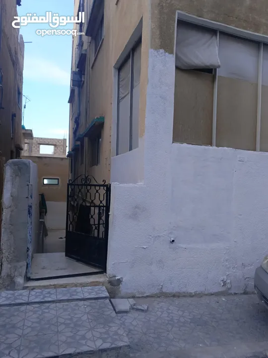 عمارة قابلة للاستثمار للبيع  بسعر مغري جدا..بداعي السفر مفصلة من اربع طوابق وروف سوبر سوبر ديلوكس