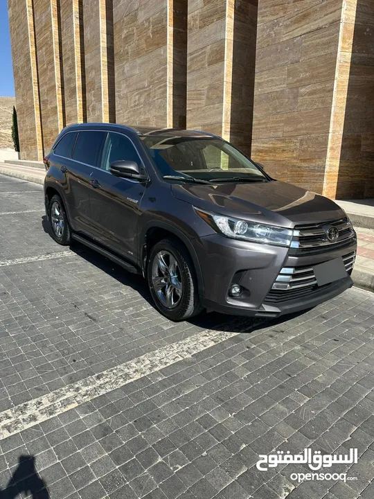 تويوتا هايلاندر 2019 لميتد بلاتينيوم فل كامل 4 كميرات و 7 مقاعد بانوراما توب نظافة