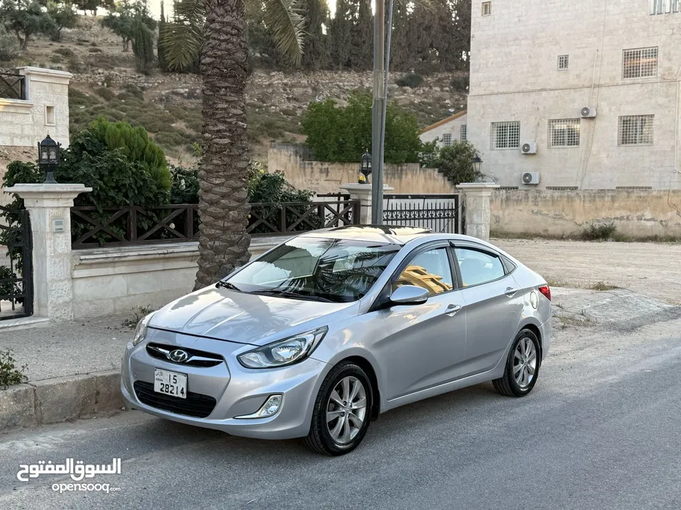 هونداي اكسنت موديل 2012 وارد الوكالة فل كامل مع فتحة لون سلفر عداد 100 الف كيلو