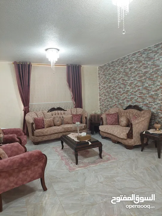 بسعر شقة فيلا دوبلكس مع شقة منفصلة للبيع في أبو نصير