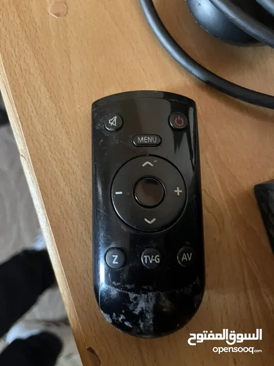 شاشة كمبيوتر وتلفزيون حجم 22 grundig ألماني