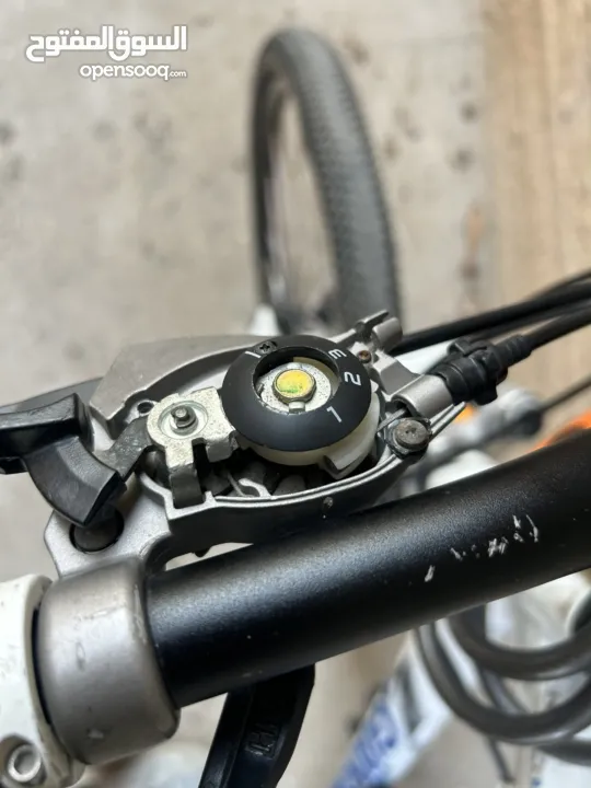 كل أشي مكتوب تحت لحق حالك وفي هدايه عجلين مع البسكليت