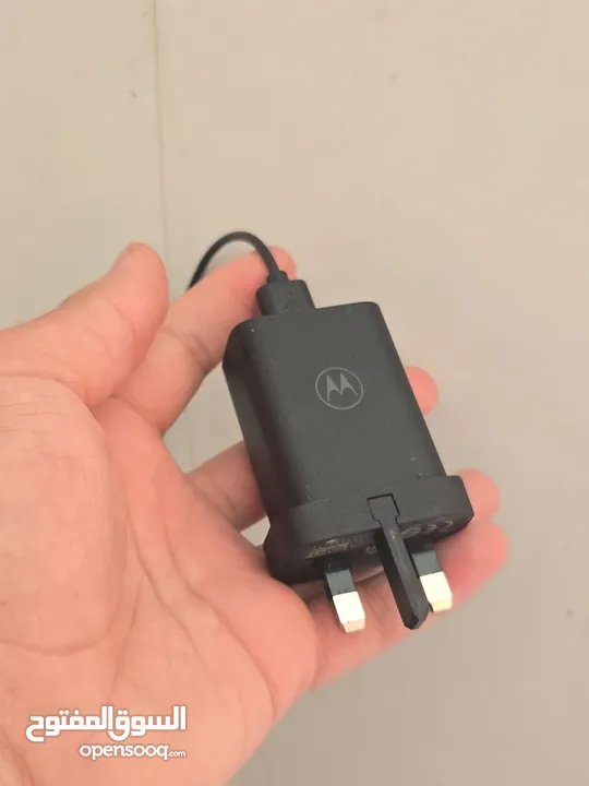 موتورولا G84 مع 4 كفرات و5G وسعته 256 جيجا ورامه 12 وبعلبته