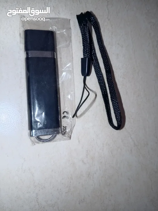 سماعه سبيكر صوت جدا عالي زائد شاحن 3 × 1 ثلاث مداخل شحن سريع زائد شاحن للسماعه وجهاز تخزين 32 gb