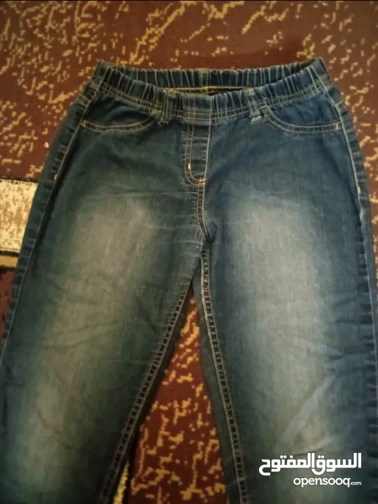 ملابس بناتي مستعمل بس نضيف بأسعار رمزيه ومراعاه عالكميه بلبسو عمر 8/9 سنين