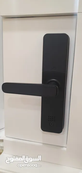 قفل باب ذكي  smart door lock