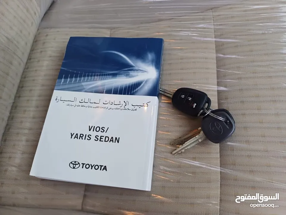 تويوتا يارس 2019   ماتور 1500cc بسعر 11500 دينار  الشكل الجديد فحص كامل 7 جيد بدون ملاحظات او قصعات