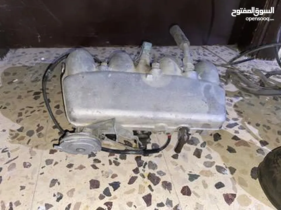 كراسي فولفو 240 و بخاخ مواسير و زجاج و قطع اخرى كثيره للبيع المستعجل