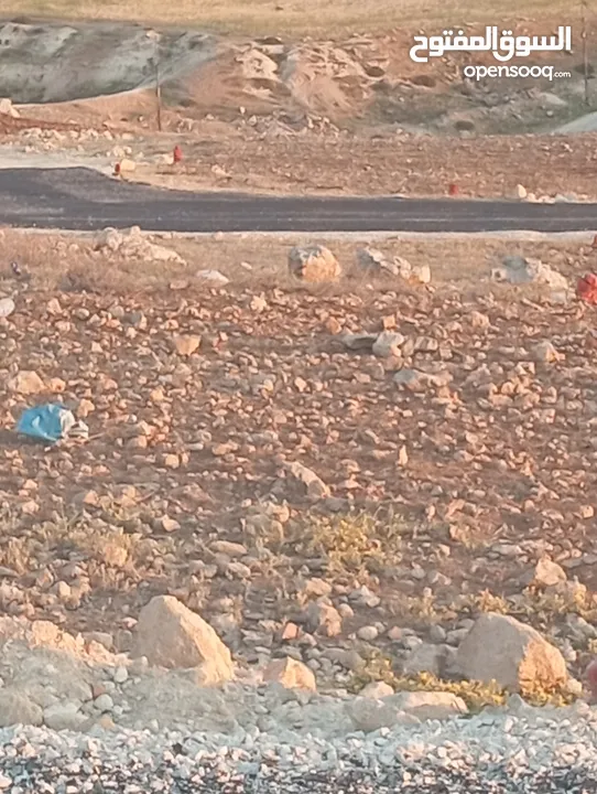 اراضي مميزه جدا حد الجبيهه تحت شارع الاردن المساحات مختلفه خلف مطعم ديوان زمان