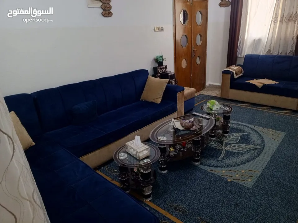 طقم كورنر مع طاولات قزاز مجلس عربي تفصيل مع سجاده وبردايه مكيف طون ونص