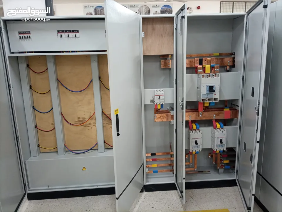 تجميع وصياتة لوحات التحكم الكهربائية ،العمل بمواصفات ومخططات هندسية