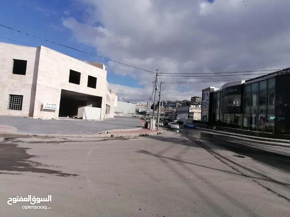 مجمع تجاري للبيع في منطقة المقابلين شارع القدس على 3 شوارع
