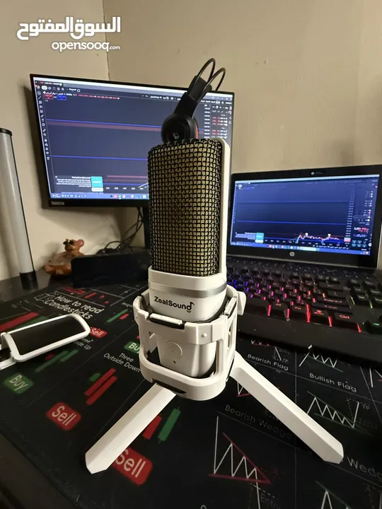 جهاز لابتوب hpمع شاشتين 168hz Lenovo مع طاولة gaming+كرسي gaming + اضاءة spotlight + جميع الملحقات