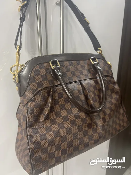 حقيبة لويس فيتون الاصلية   Louis Vuitton LV bag  فقط في الكويت only in kuwait