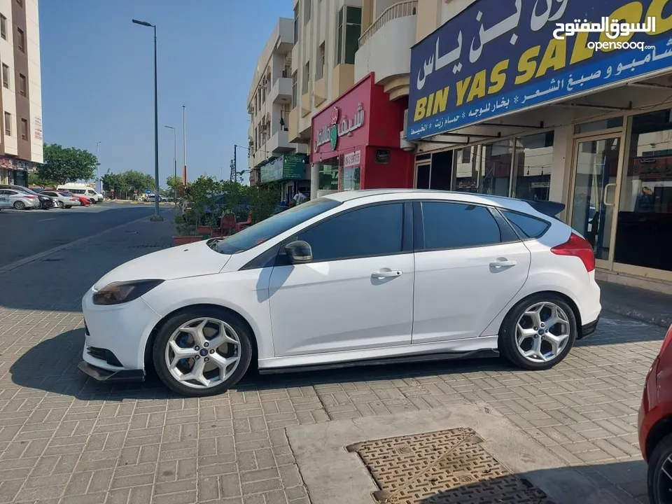 DHS 15500/= 2013 FORD FOCUS S/T 2013 GCC بحالة ممتازة جداً - خليجي