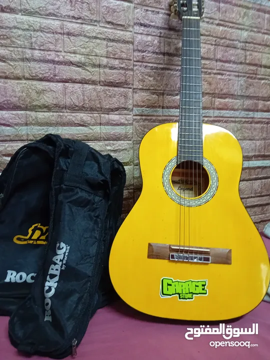 جيتار legend شبه جديد مع شنتة ونضيف موديل CG155YN خشب اصلي وفريت بورد نضيفة جديدة