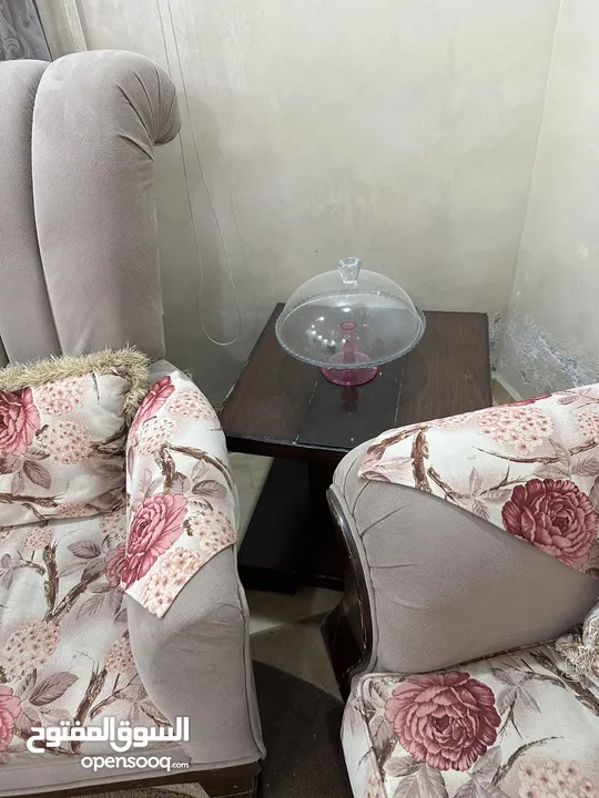 طقم بحاله جيده جدا تفصيل خشب تقيل خشب زان