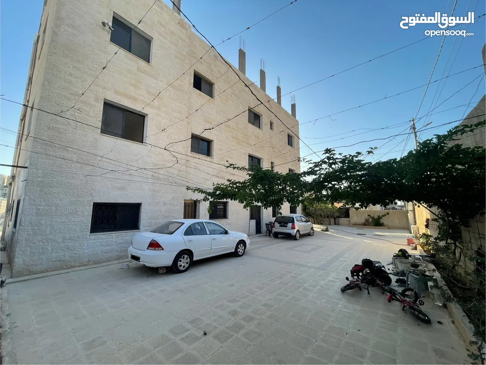 للبيع عمارة سكنية مكونة من عدة طوابق في منطقة ماركا الجنوبية