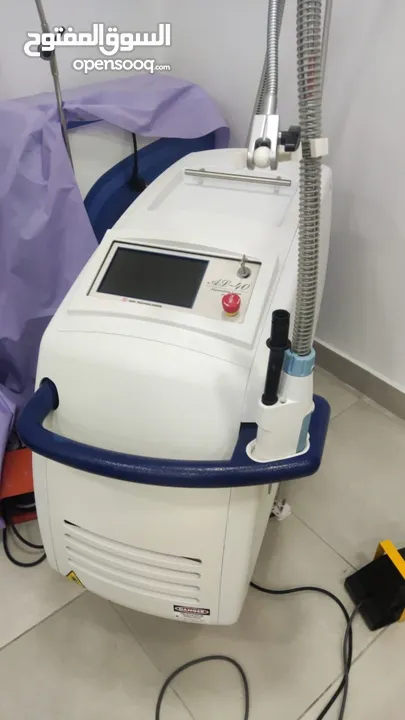 للبيع أجهزة تجميل بحالة ممتازة جهاز بولي ليز الأمريكي (أشعة الكس) جهاز فراكشنال ليزر من شركة AMT