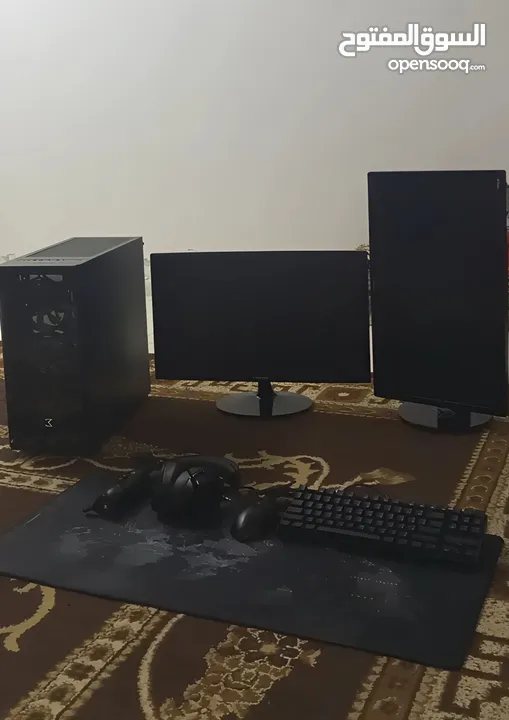 كمبيوتر قيمنق مع جميع أغراضه ما يحتاج شي بشغلك كل شي يخطر في بالك قابل للتفاوض