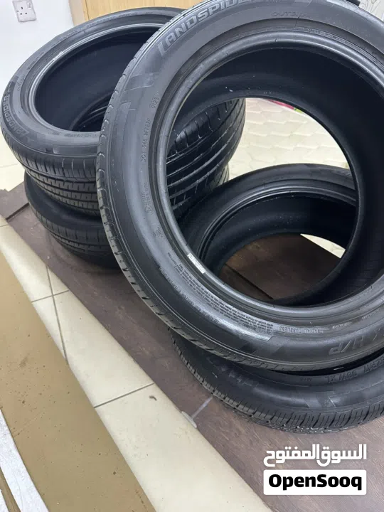 تايرات كامري مستعملين سنة ونص بحالة جيدة جداً