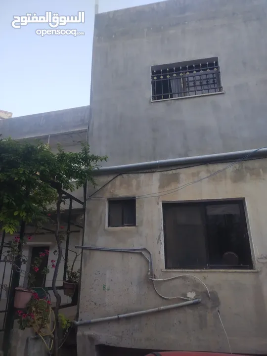 بيت طابقين