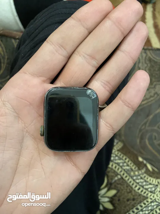 ساعه ابل للبيع شغال ميه ميه بس بدها شاحن أمورها تمام