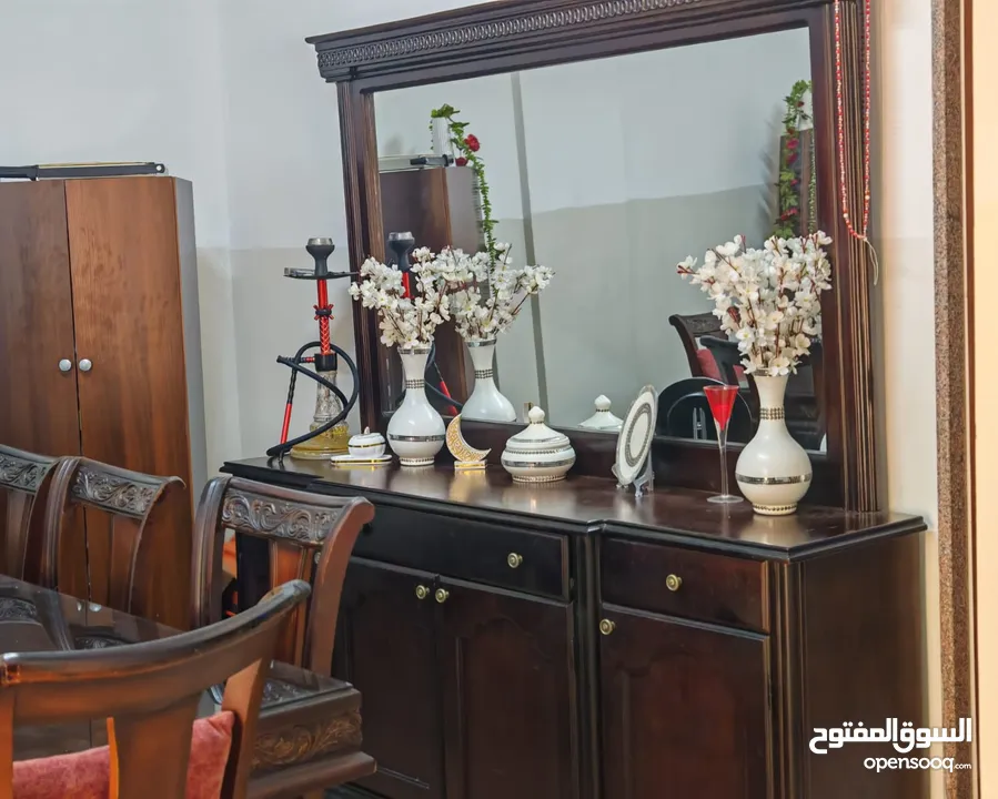 طاولة سفره مع بيرو بحاله ممتازه